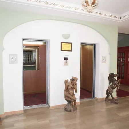 Отель Hopps 4*